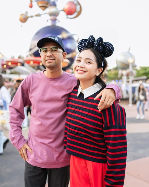 Raffi dan Nagita terlihat mesra di Hong Kong, banyak yang menyebut momen mereka mirip dengan suasana bulan madu.