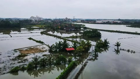 FOTO: Kondisi Banjir Parah Landa Malaysia, Ratusan Ribu Orang Mengungsi