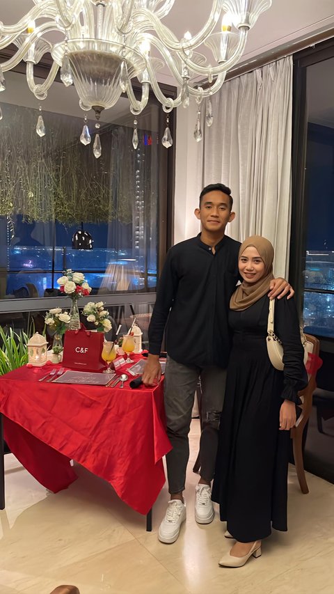 Romantis Terus, 7 Potret Mesra Rizky Ridho dan Sendy Aulia yang Sudah Resmi Lamaran Usai Pacaran 8 Tahun