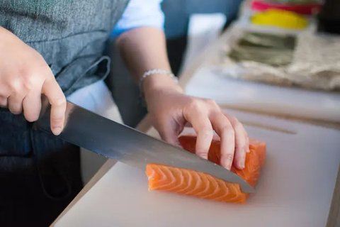 Trik Sukses Memasak Salmon Ala Restoran Hanya dengan Teflon