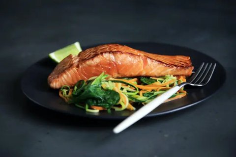 Trik Sukses Memasak Salmon Ala Restoran Hanya dengan Teflon