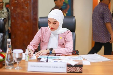 5 Potret Gaya Kerja Putri Zulhas Kerja di DPR Curi Atensi Publik, Panen Dukungan dan Harapan