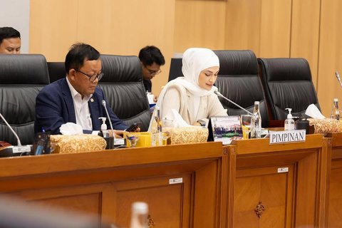 5 Potret Gaya Kerja Putri Zulhas Kerja di DPR Curi Atensi Publik, Panen Dukungan dan Harapan