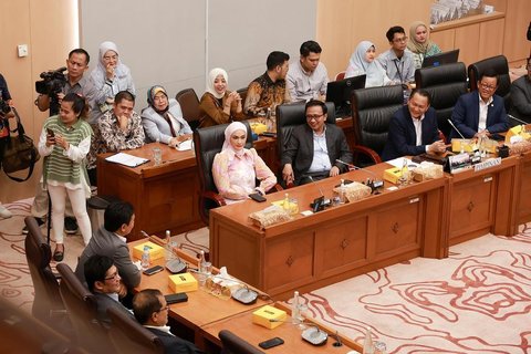 5 Potret Gaya Kerja Putri Zulhas Kerja di DPR Curi Atensi Publik, Panen Dukungan dan Harapan