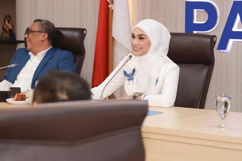 5 Potret Gaya Kerja Putri Zulhas Kerja di DPR Curi Atensi Publik, Panen Dukungan dan Harapan