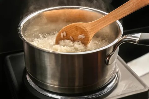 Cara Masak Bubur Nasi Cepat Tanpa Takut Gosong