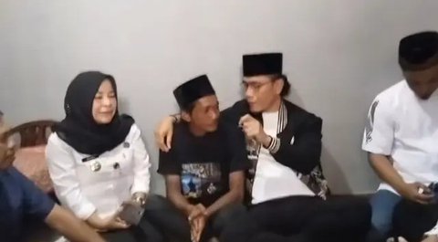 Potret Gus Miftah Minta Maaf Langsung ke Sonhaji, Penjual Es Teh yang Sempat Viral: Sebut Niatnya Cuma Guyon