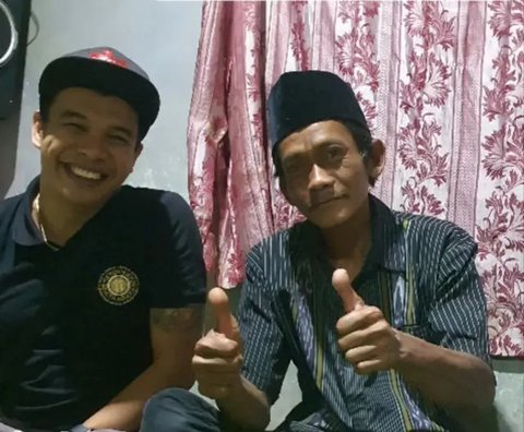 Potret Gus Miftah Minta Maaf Langsung ke Sonhaji, Penjual Es Teh yang Sempat Viral: Sebut Niatnya Cuma Guyon