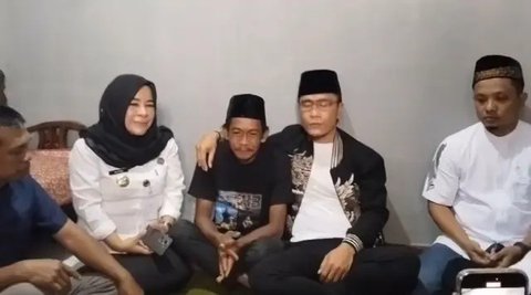 Potret Gus Miftah Minta Maaf Langsung ke Sonhaji, Penjual Es Teh yang Sempat Viral: Sebut Niatnya Cuma Guyon