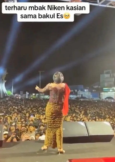 Video Niken Salindry Borong Jualan Pedagang Es Teh saat Konser Viral, Netizen Tak Ragu Sentil Gus Miftah