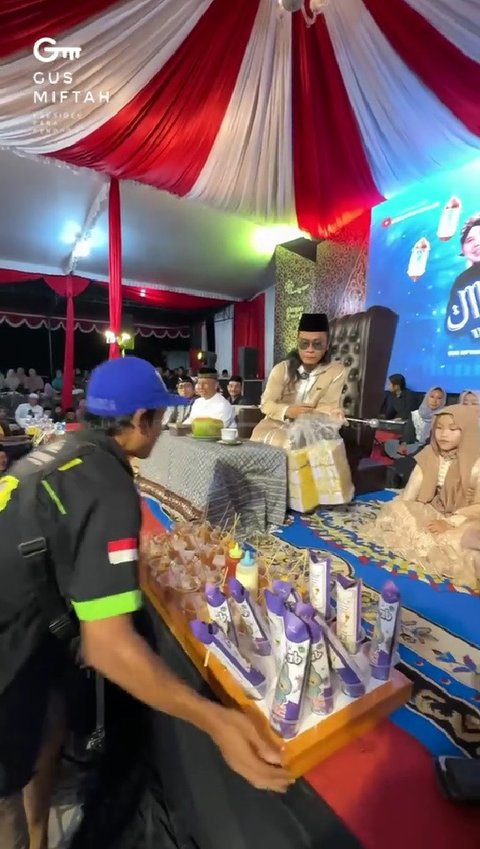 Gus Miftah Pamer Momen Borong Dagangan Usai Heboh Dianggap Mengolok Penjual Es Teh