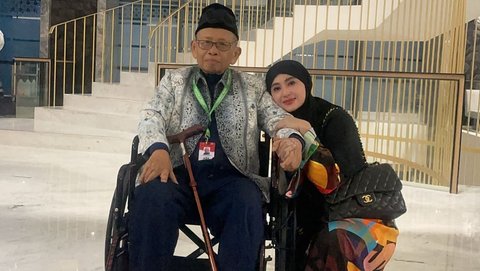 Dewi Perssik Boyong Keluarga Besar Umrah Bareng ke Tanah Suci, Akui Bakal Doa Minta Jodoh