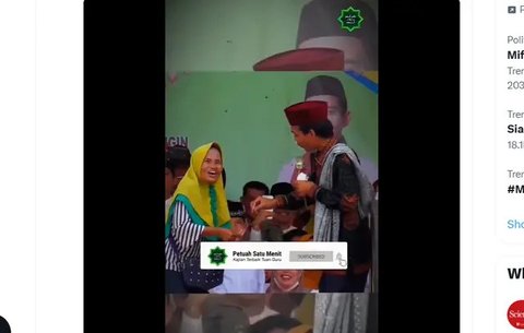 Beda dari Gus Miftah, Ustaz Abdul Somad Malah Jajan Es saat Sedang Ceramah