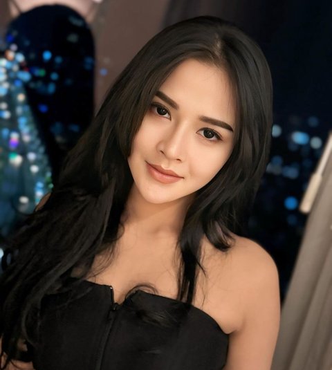 7 Tampilan Menawan Bella Bonita Berbalut Outfit Serba Hitam, Stylish Abis