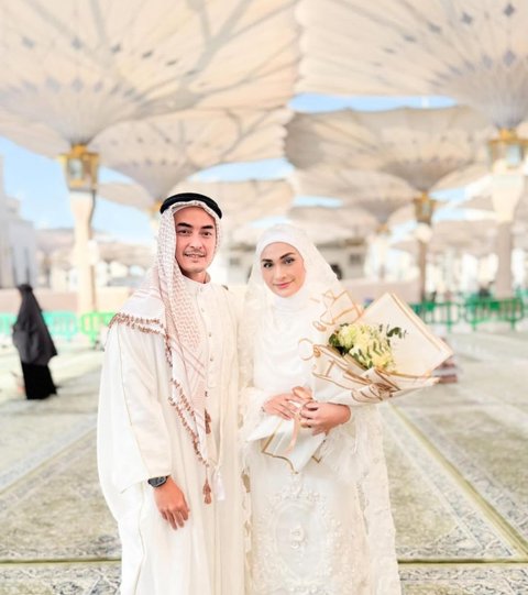 7 Momen Sakral dan Haru dari Pernikahan Zumi Zola dan Putri Zulhas di Masjid Nabawi, Maskawin Logam Mulia 13 Gram