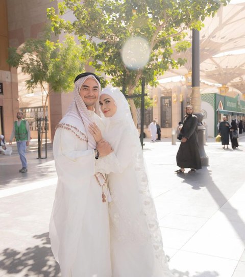 7 Momen Sakral dan Haru dari Pernikahan Zumi Zola dan Putri Zulhas di Masjid Nabawi, Maskawin Logam Mulia 13 Gram