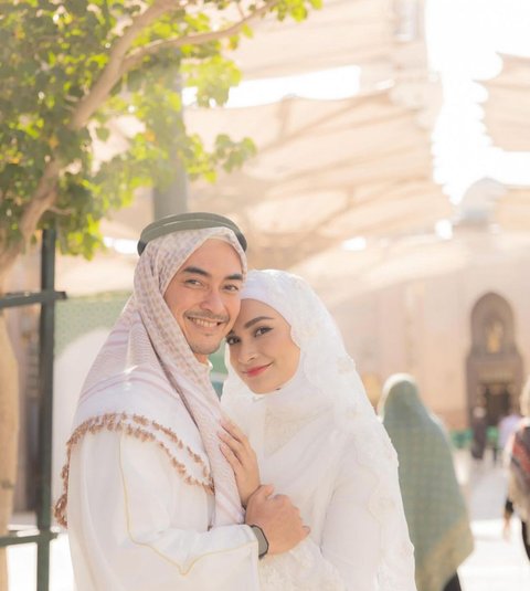 7 Momen Sakral dan Haru dari Pernikahan Zumi Zola dan Putri Zulhas di Masjid Nabawi, Maskawin Logam Mulia 13 Gram