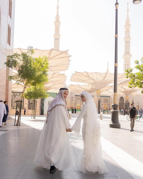 7 Momen Akad Nikah Zumi Zola dan Putri Zulhas di Masjid Nabawi Madinah, Dihadiri Keluarga dan Sahabat