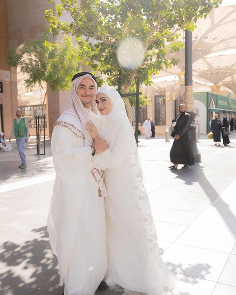 7 Momen Akad Nikah Zumi Zola dan Putri Zulhas di Masjid Nabawi Madinah, Dihadiri Keluarga dan Sahabat