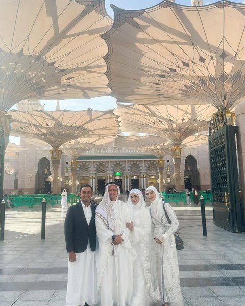 7 Momen Akad Nikah Zumi Zola dan Putri Zulhas di Masjid Nabawi Madinah, Dihadiri Keluarga dan Sahabat