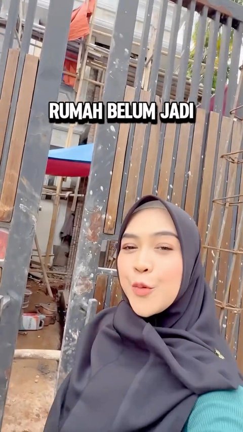 Ria Ricis Berbagi Kebahagiaan, Traktir Tukang Bangunan di Rumah Barunya