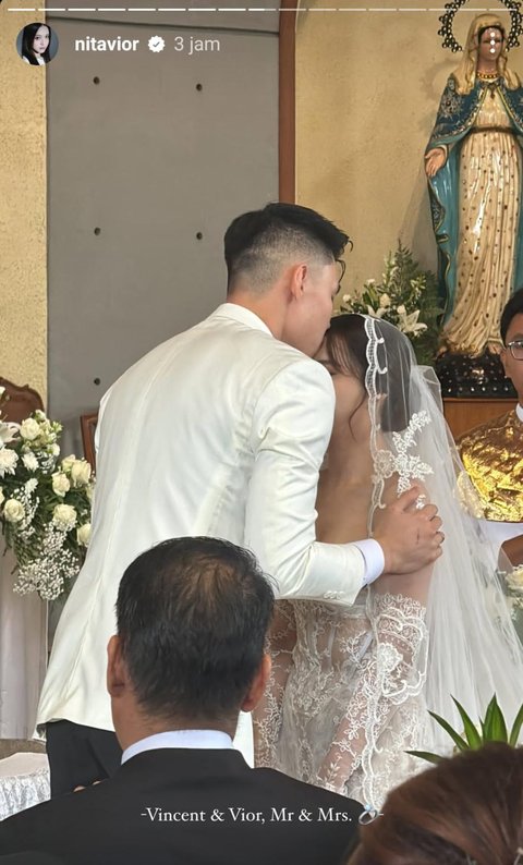 Vior Menangis Haru Saat Mengucap Janji Setia pada Vincent Kosasih di Pemberkatan Nikah