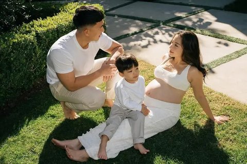 6 Potret Maternity Shoot Nikita Willy di Luar Negeri, Tampak Makin Glowing, Elegan dengan Crop Top dan Baju Transparan