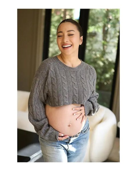 6 Potret Maternity Shoot Nikita Willy di Luar Negeri, Tampak Makin Glowing, Elegan dengan Crop Top dan Baju Transparan