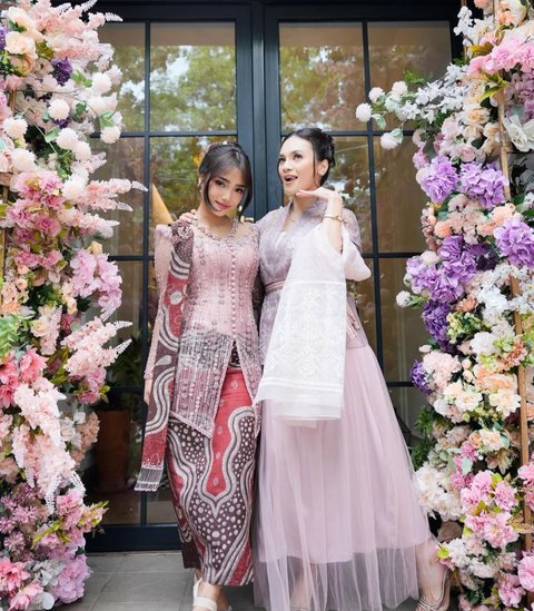 Potret Cantik Fuji di Acara Tunangan Frans Faisal dan Indah, Elegan Dalam Balutan Kebaya Ungu Ramai Dipuji