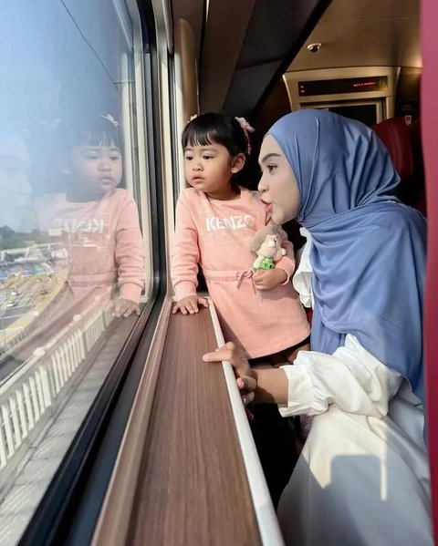 Ria Ricis Berencana Menambah Anak, Berikut 7 Foto saat Merawat Moana Sendirian