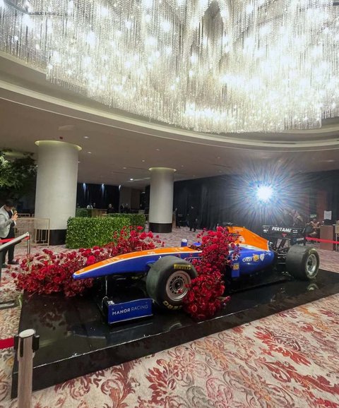 Potret Resepsi Pernikahan Mewah dan Meriah Rio Haryanto Bersama Athina, Pengantin Stunning & Ada Mobil F1 Lho!