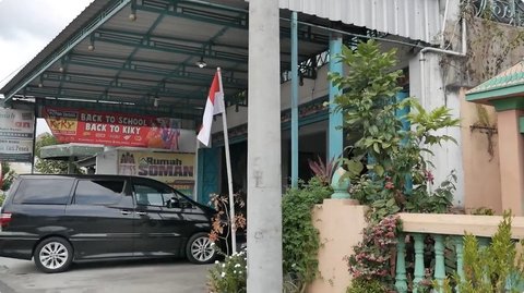 Namanya Menjadi Sorotan, Potret Rumah Yati Pesek yang Luas Sederhana Dilengkapi Toko Alat Tulis dan Persewaan Kostum