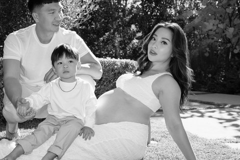 Potret Nikita Willy Jalani Maternity Shoot Jelang Persalinan, Bumil Makin Cantik Siap Jadi Ibu Dua Anak