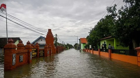 FOTO: Kondisi Banjir Parah Rendam Ratusan Rumah di Mojokerto, 2 Sekolah Terpaksa Diliburkan