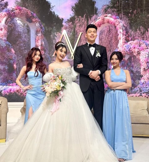 Penampilan Anggun Catheez dan Meyden saat Jadi Bridesmaid Pernikahan Vior, Cantik Natural Pakai Gaun Biru Pastel