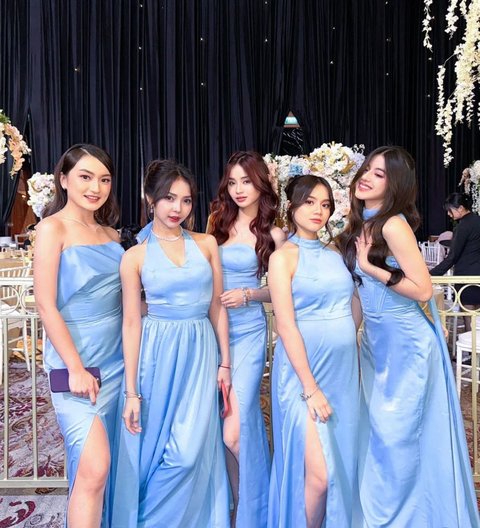 Penampilan Anggun Catheez dan Meyden saat Jadi Bridesmaid Pernikahan Vior, Cantik Natural Pakai Gaun Biru Pastel