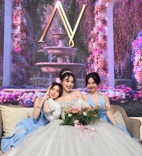 Penampilan Anggun Catheez dan Meyden saat Jadi Bridesmaid Pernikahan Vior, Cantik Natural Pakai Gaun Biru Pastel