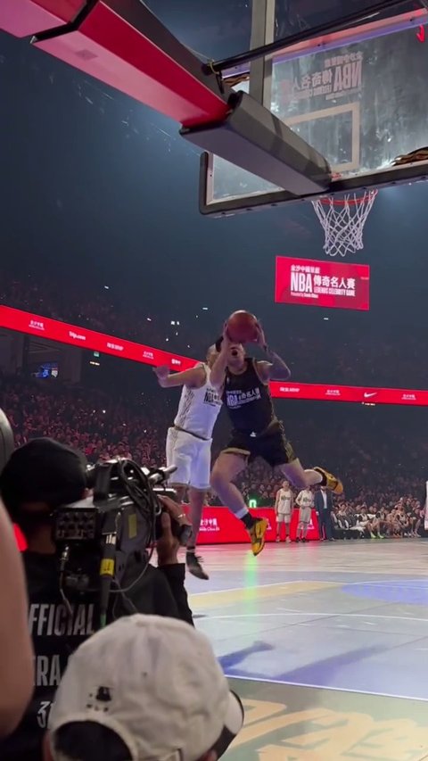 Aksi Menegangkan Denny Sumargo saat Tampil di NBA Celebrity Game, Bareng Para Legend, Sukses Cetak Poin Berkali-kali