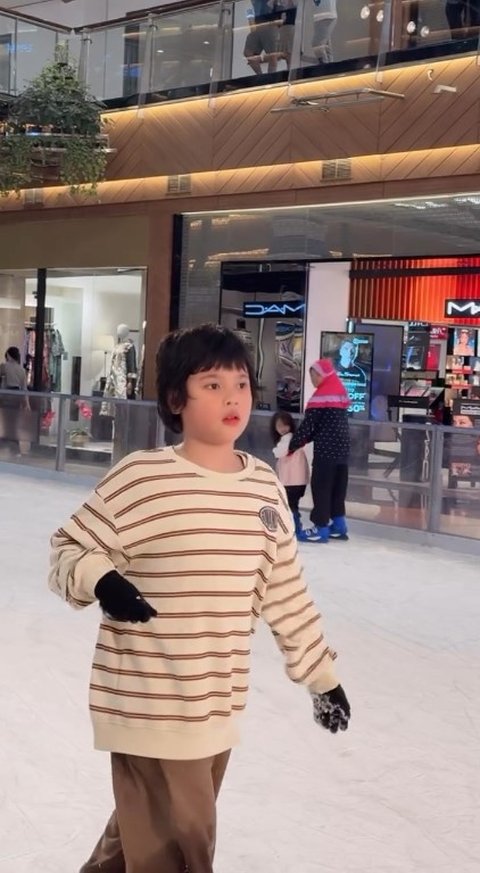 Diam-Diam Safeea Anak Mulan Jameela dan Ahmad Dhani Ternyata Jago Main Ice Skating, Tunjukan Aksi Berputar di Atas Es