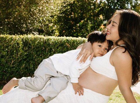 Potret Maternity Shoot Nikita Willy yang Penuh Kehangatan Keluarga, Tampilan Cantik Jadi Sorotan