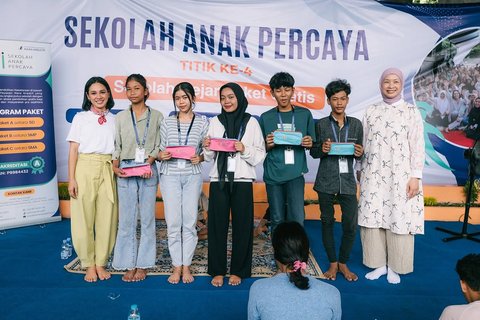 Penuh Haru dan Rasa Bangga, Andien Aisyah Kembali Dirikan 'Sekolah Anak Percaya' di Kampung Pemulung