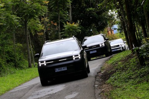 FOTO: Menjajal Ketangguhan All New Hyundai Santa Fe Libas Tanjakan di Kawah Kamojang