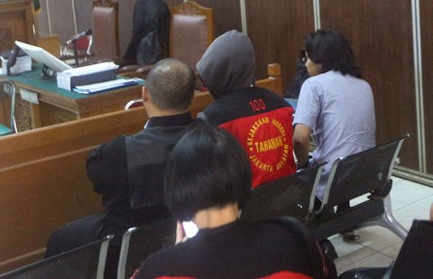 FOTO: Ekspresi Mario Dandy Jalani Sidang Kasus Pencabulan, Tutupi Wajah Pakai Masker dan Hoodie