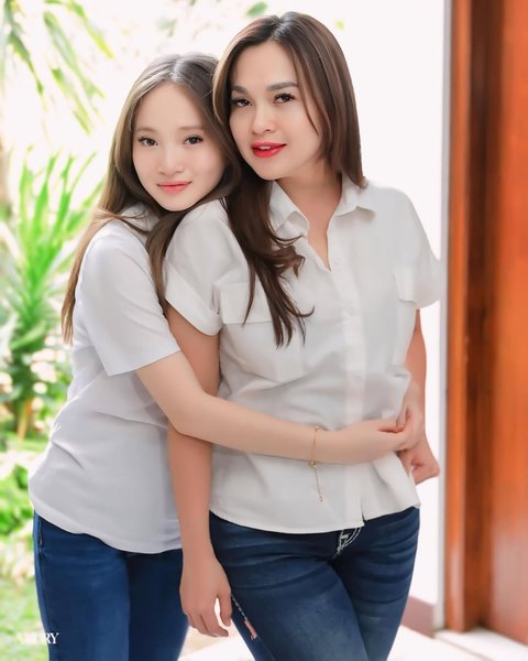 Potret Kebersaman Sasha Alexa Bersama Anaknya, Dipuji Sama-Sama Cantik