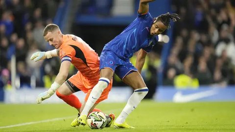 Chelsea Melarang Tim Lawan Kenakan Kaus Kaki Putih saat Main di Stamford Bridge, Ternyata ini Alasannya