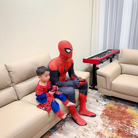 Mulai Avengers Sampai Pemain Manchester United, Intip Potret Lucu Abang L Anak Lesti Kejora saat Cosplay