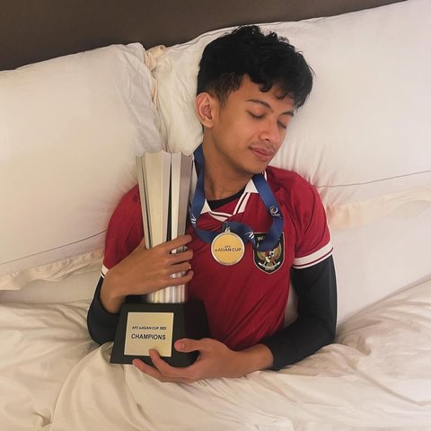 Sosok Rizky Faidan, Anak Rental PS Bawa Indonesia Juara Dunia FIFAe World Cup 2024