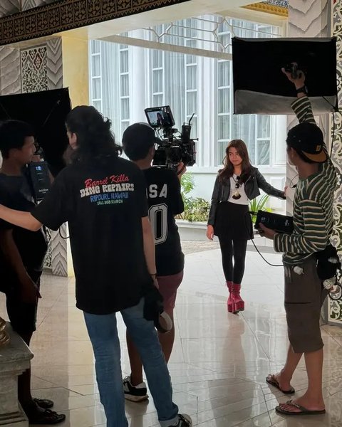 Deretan Potret Aqeela Calista di Lokasi Syuting Sinetron Asmara Gen Z, Penampilan Lebih Fresh