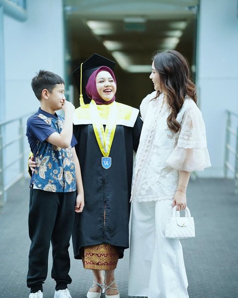 Potret Lala Jalani Wisuda S1 dengan IPK 3,57, Nagita Slavina dan Rafathar Bahagia Lihat Keberhasilan Karyawannya