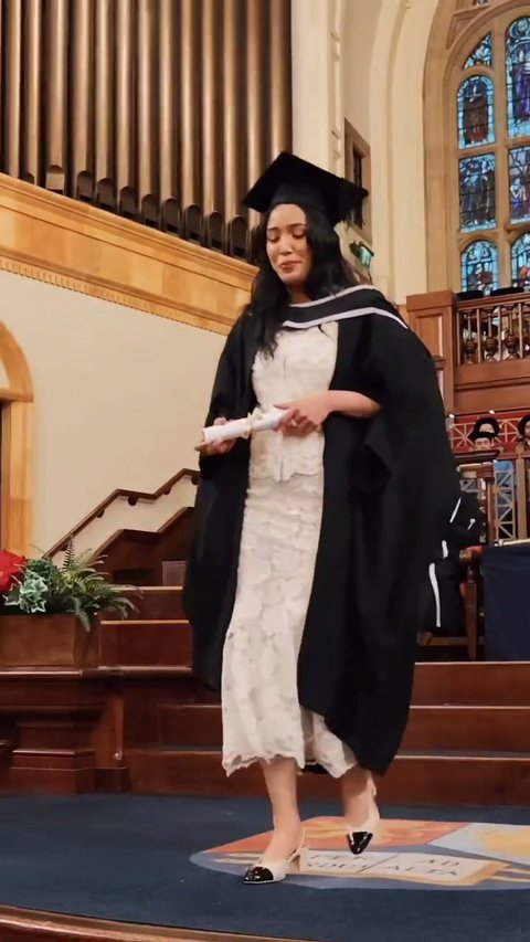 Potret Alifiya Arkana Putri Cantik Dede Yusuf Lulus S2 dari University of Birmingham, Dapat Nilai Tertinggi